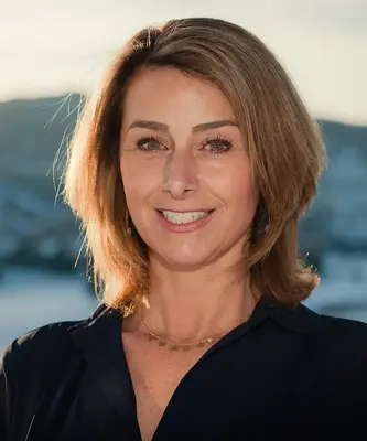 Portrait of Jen Kelly, REALTOR®