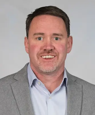 Portrait of Lincoln Calder, Associate Broker