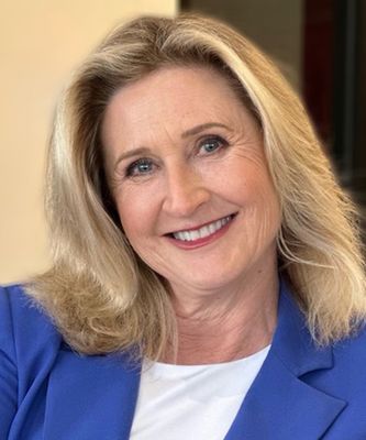 Portrait of Dawn Chapman, Associate Broker