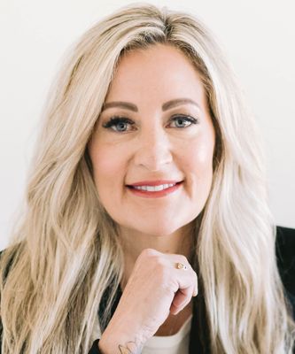 Portrait of Gina Luke, Associate Broker