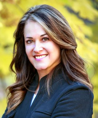 Portrait of Raquel Ocana, REALTOR®
