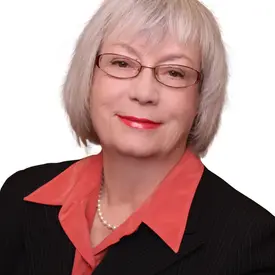 Portrait of Grace Sperry, Associate Broker
