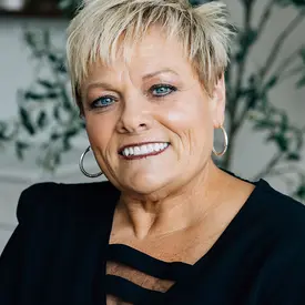 Portrait of Trisa Hansen, Realtor