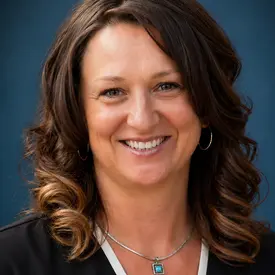Portrait of Lori Lee, REALTOR®