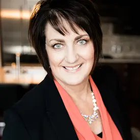 Portrait of Donna Pozzuoli, REALTOR®