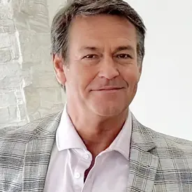 Portrait of Phil Richardson, Associate Broker