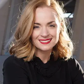 Portrait of Liz Robison, REALTOR®