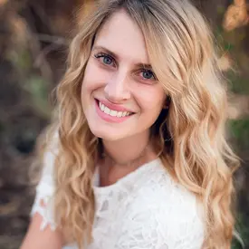 Portrait of Holly Schall, REALTOR®