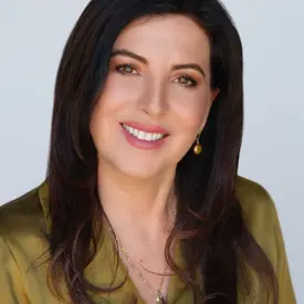 Portrait of Stephanie Poulos Arrasi, REALTOR®