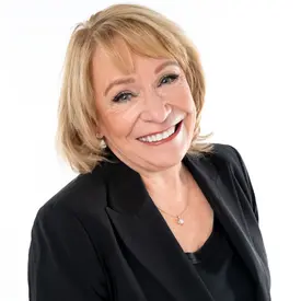 Portrait of Suzanne Harris, Associate Broker