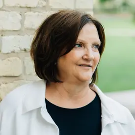 Portrait of Lisa Udy, Associate Broker